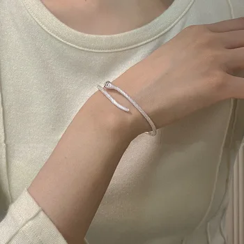 2023 Новый серебряный цвет змеиный браслет для женщин Личность Мода Простой регулируемый браслет Свадебные ювелирные изделия Подарки на день рождения