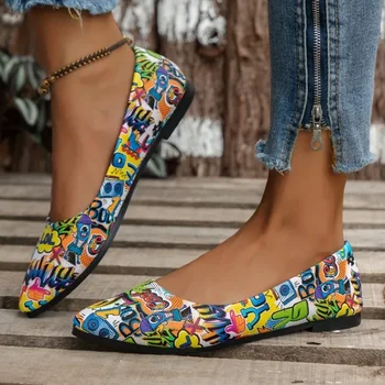 Новые женские туфли на плоской подошве Модные заостренные лоферы с неглубоким ртом Простые тапочки смешанного цвета Большие размеры Простые универсальные женщины 2023