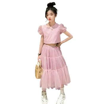  Новый стиль 2023 Летние топы для девочек с бантом на спине + сетчатая юбка 2 шт. Розовая мода Европейские детские костюмы Производительность Одежда Набор одежды